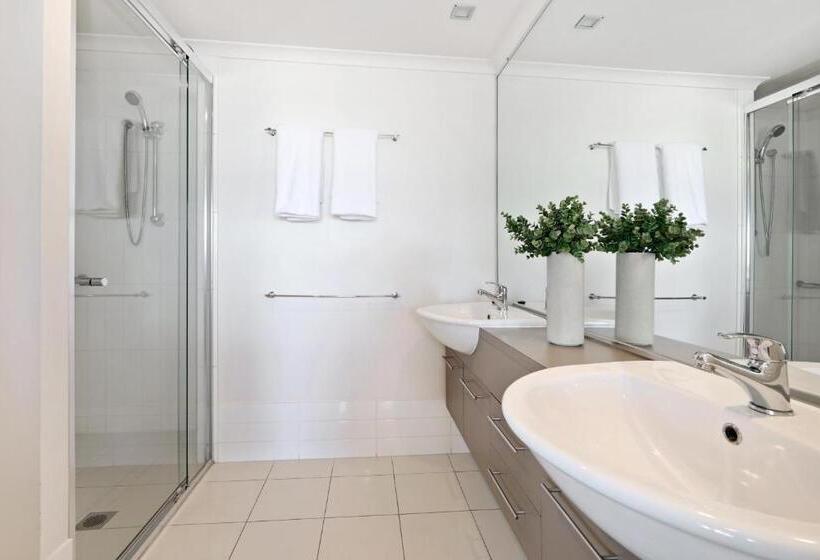 شقة غرفة واحدة, On The Bay Apartments