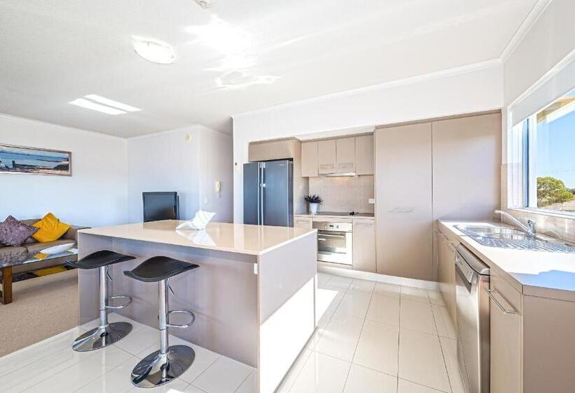 شقة غرفة واحدة, On The Bay Apartments