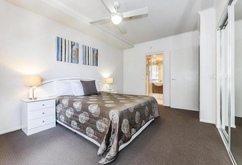 شقة غرفة واحدة, On The Bay Apartments