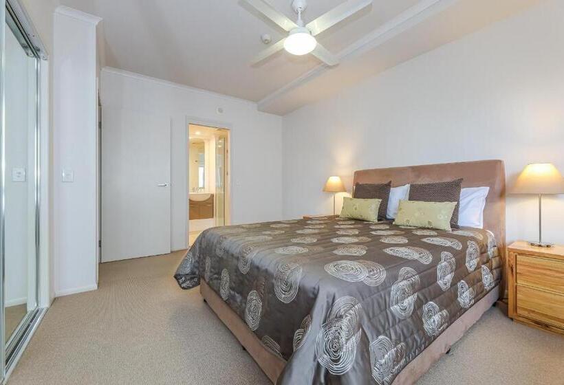 شقة غرفة واحدة, On The Bay Apartments