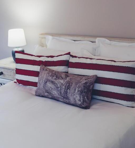 シャレー1寝室, Station House Simondium