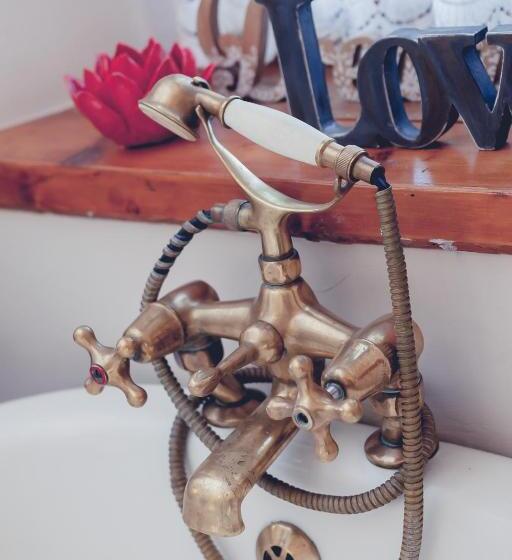 ガーデンビュースタンダードルーム, Station House Simondium