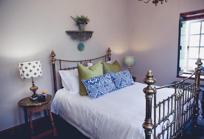 ガーデンビュースタンダードルーム, Station House Simondium