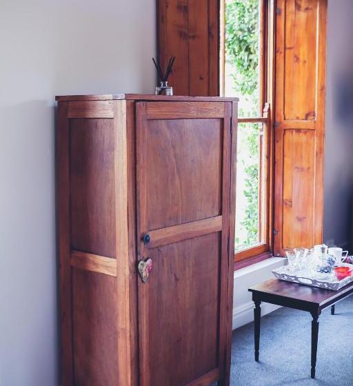 キングサイズベッドのスタンダードルーム, Station House Simondium