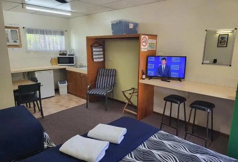 １階のスタンダードルーム, Affordable Gold City Motel