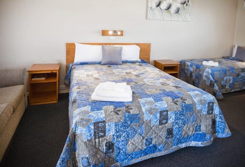 اتاق خانوادگی, Almond Inn Motel