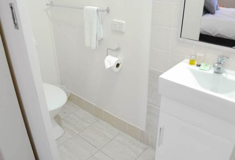 اتاق استاندارد, Almond Inn Motel