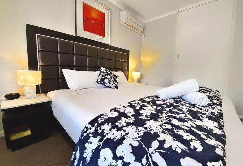 اتاق استاندارد, Almond Inn Motel