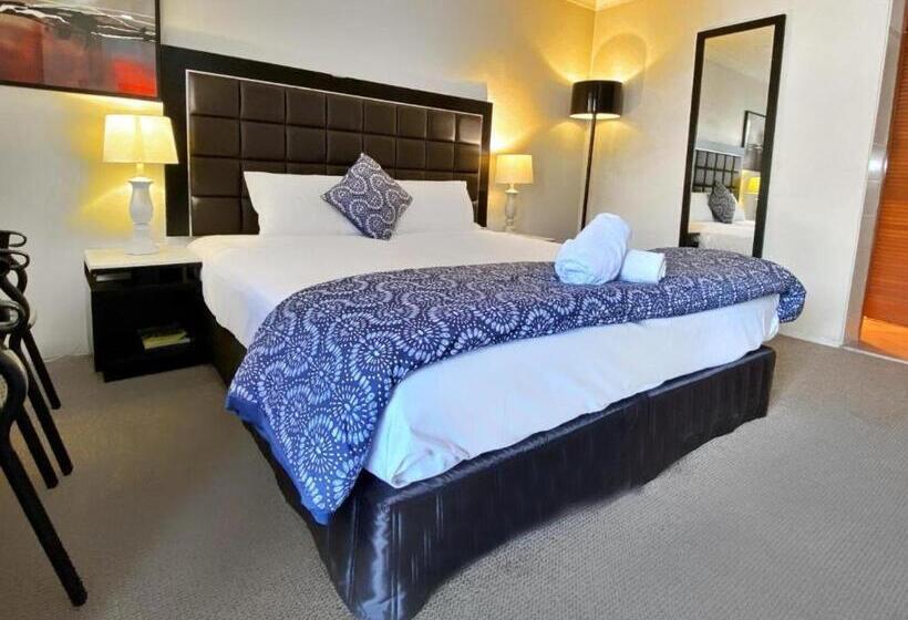 اتاق لوکس با تخت بزرگ, Almond Inn Motel