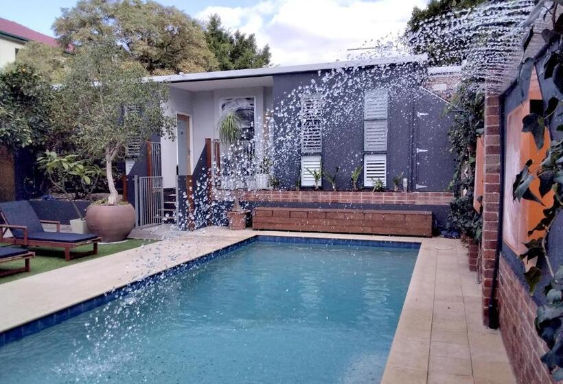 プールビュースタンダードステューディオ, Haven On The Park