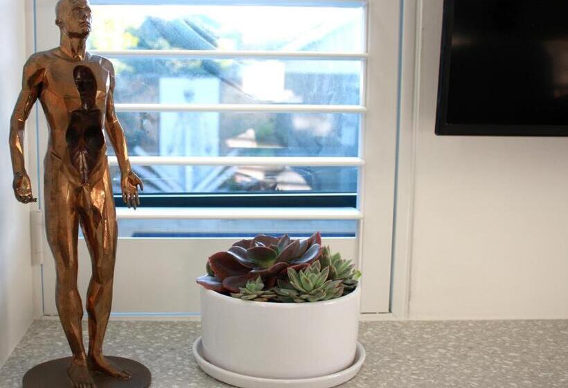 プールビュースタンダードステューディオ, Haven On The Park