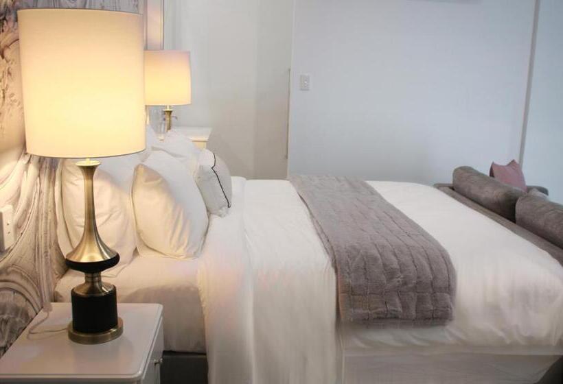 プールビュースタンダードステューディオ, Haven On The Park