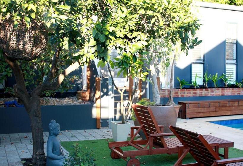 プールビュースタンダードステューディオ, Haven On The Park