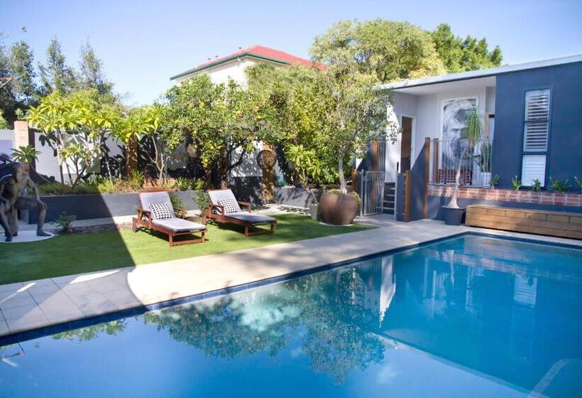 プールビュースタンダードステューディオ, Haven On The Park