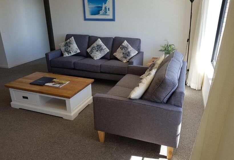 Апартаменты 3 Спальни Вид на Море, Burgess @ Kings Beach Apartments