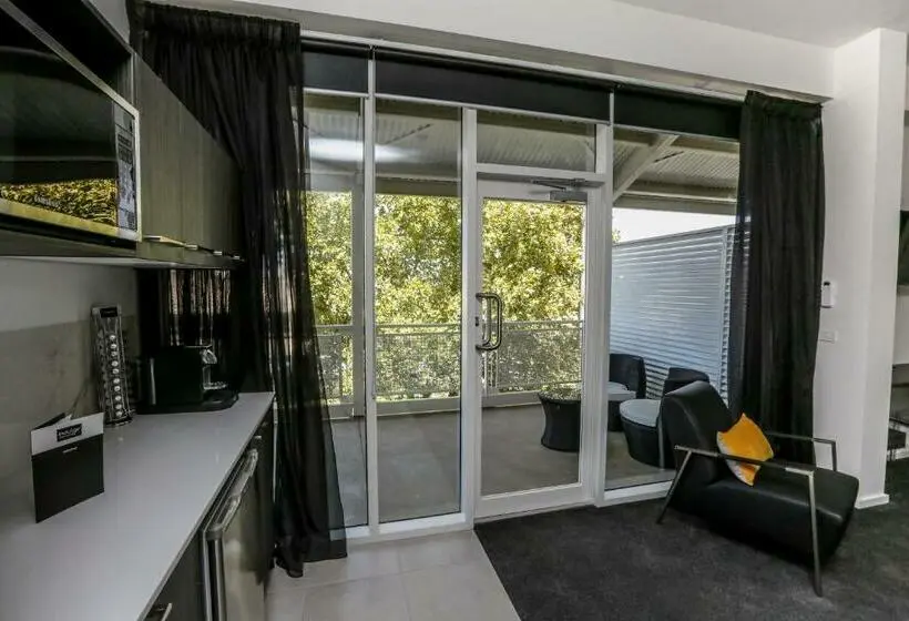 バルコニー付きスタンダードステューディオ, Indulge Apartments  Cbd
