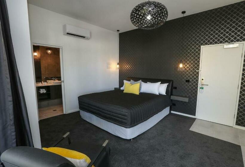 إستديو قياسى مزود بشرفة, Indulge Apartments  Cbd