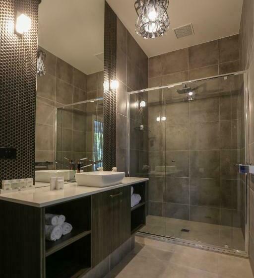 إستديو قياسى مزود بشرفة, Indulge Apartments  Cbd