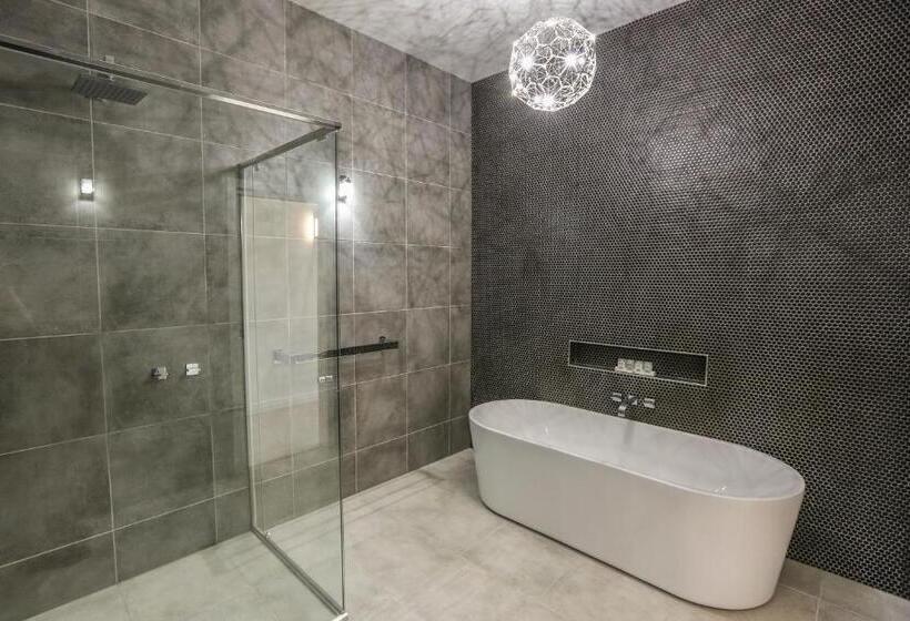 Апартаменты Премиум 1 Спальня, Indulge Apartments  Cbd