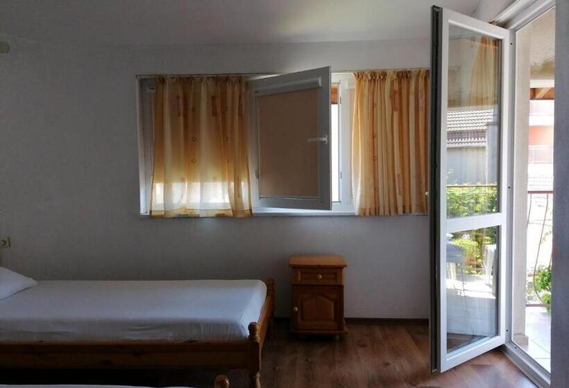 إستوديو قياسى, Guest House Sokratovi