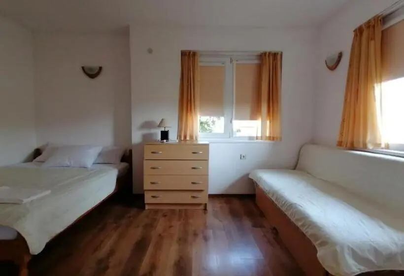 استودیوی استاندارد, Guest House Sokratovi