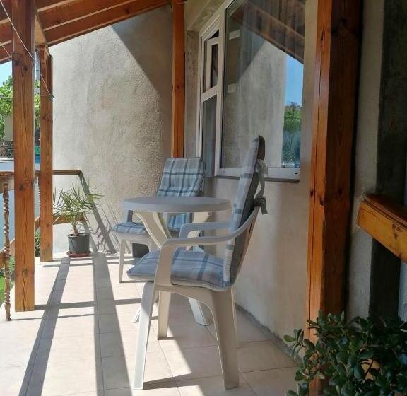 شقة غرفة واحدة, Guest House Sokratovi