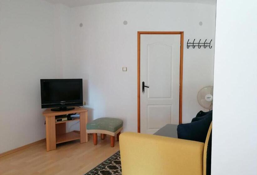 شقة غرفة واحدة, Guest House Sokratovi