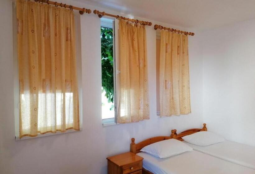 Номер Стандарт с Террасой, Guest House Sokratovi