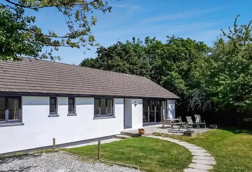 4ベッドルームハウス, Eastcott Lodges