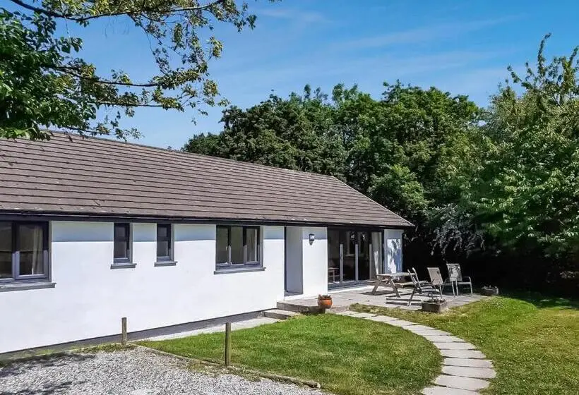 4ベッドルームハウス, Eastcott Lodges