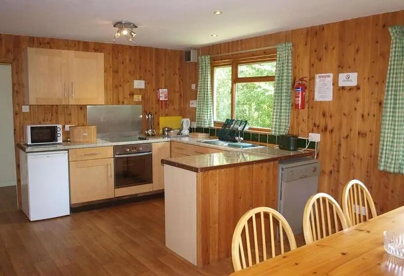 4ベッドルームハウス, Eastcott Lodges