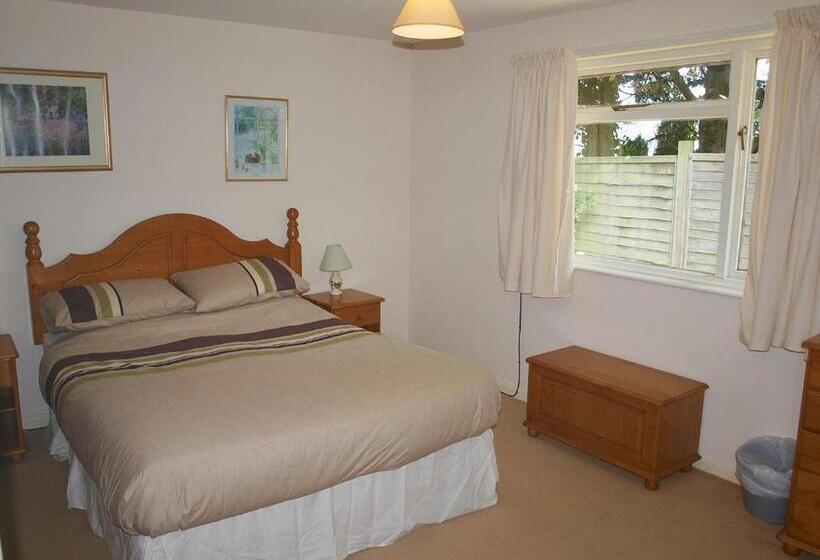 4间卧室的房子, Eastcott Lodges