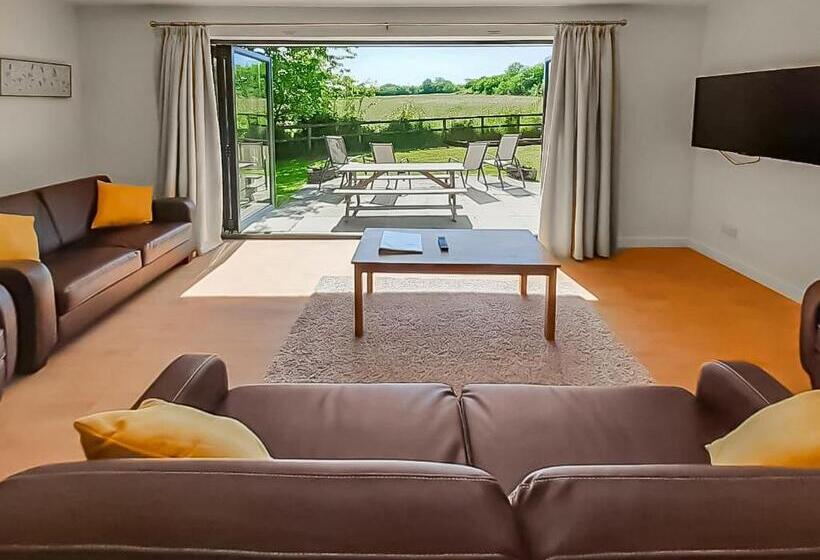 4间卧室的房子, Eastcott Lodges