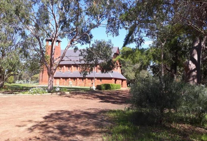 Хижина, Fairbridge Village