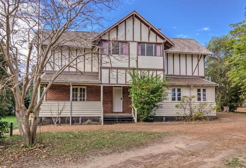 Хижина, Fairbridge Village