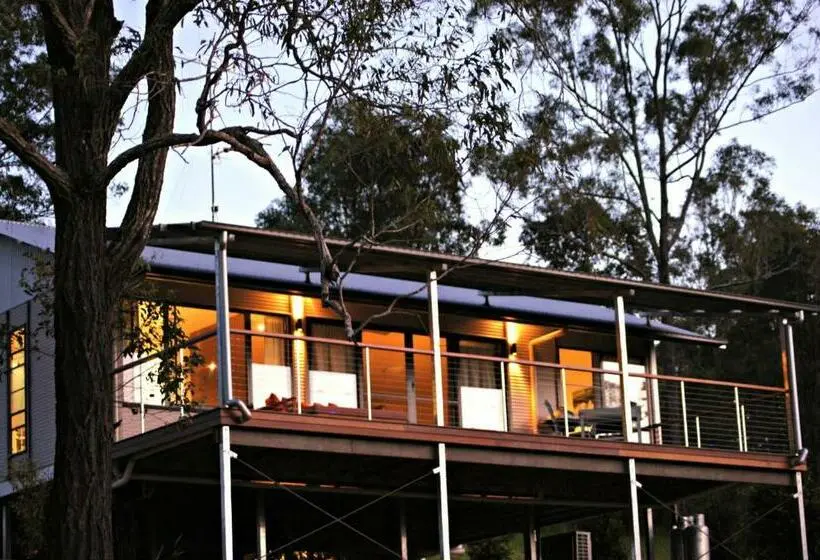 デラックススタジオ, Melawondi Spring Retreat