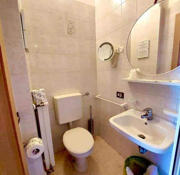 חדר סטנדרט לשלושה, Rifugio Palafavera