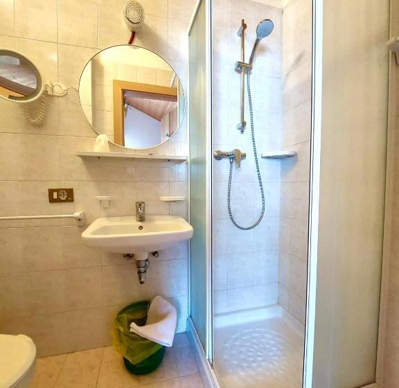 חדר סטנדרט לשלושה, Rifugio Palafavera