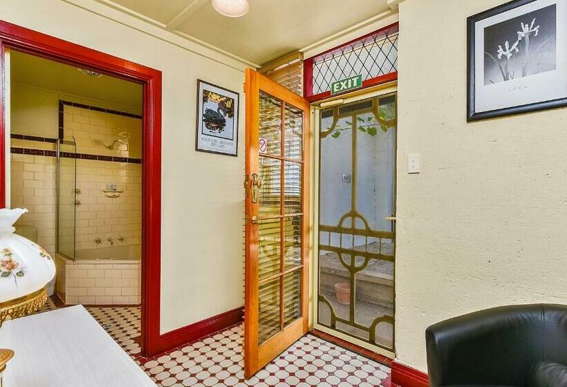 Люкс, Wyatt Guest House