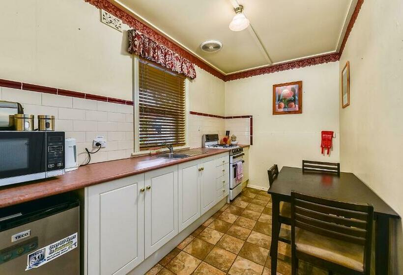 Люкс, Wyatt Guest House