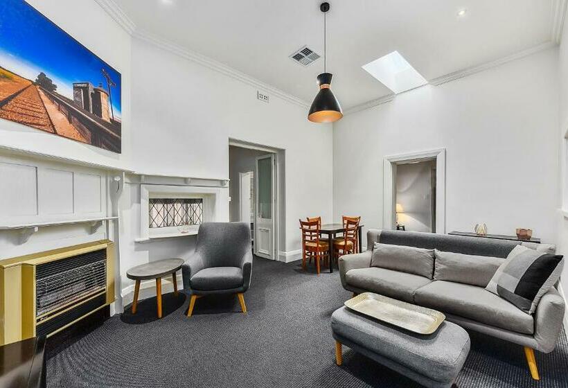 Люкс, Wyatt Guest House