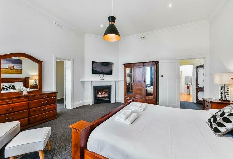 Люкс, Wyatt Guest House