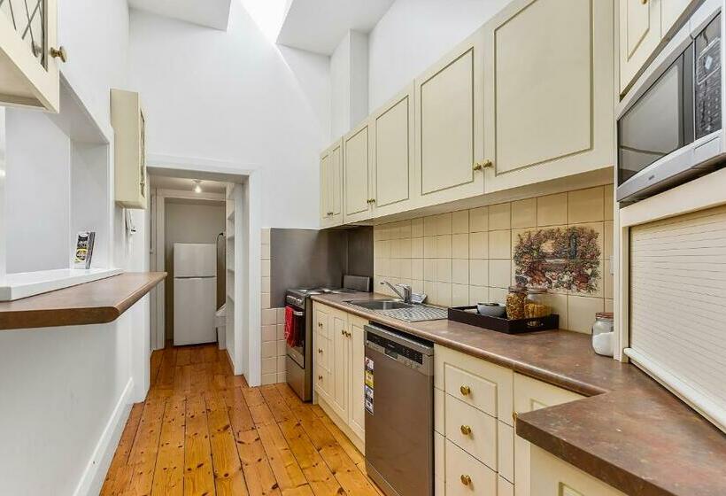 Люкс, Wyatt Guest House