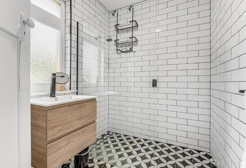 Люкс, Wyatt Guest House