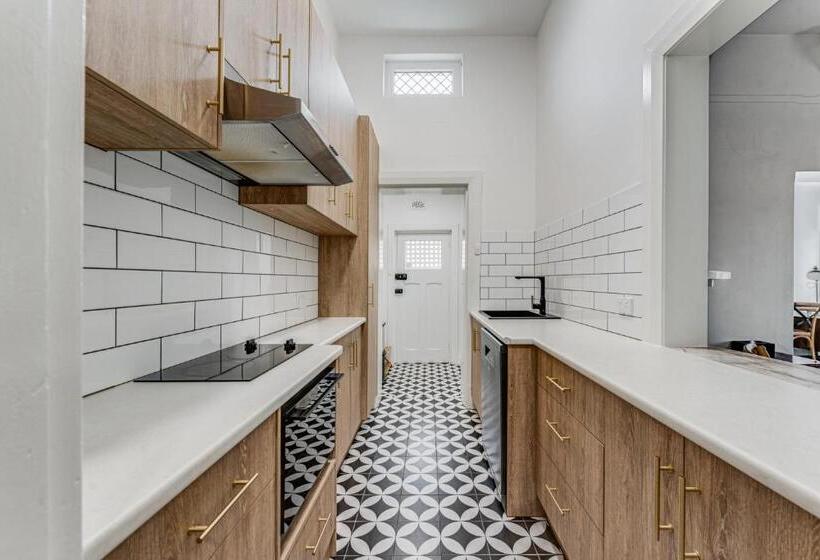 Люкс, Wyatt Guest House