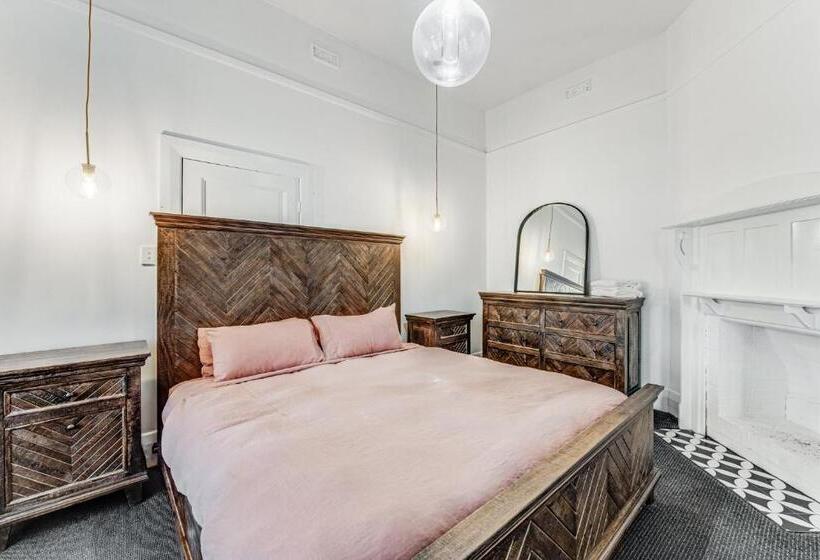 Люкс, Wyatt Guest House