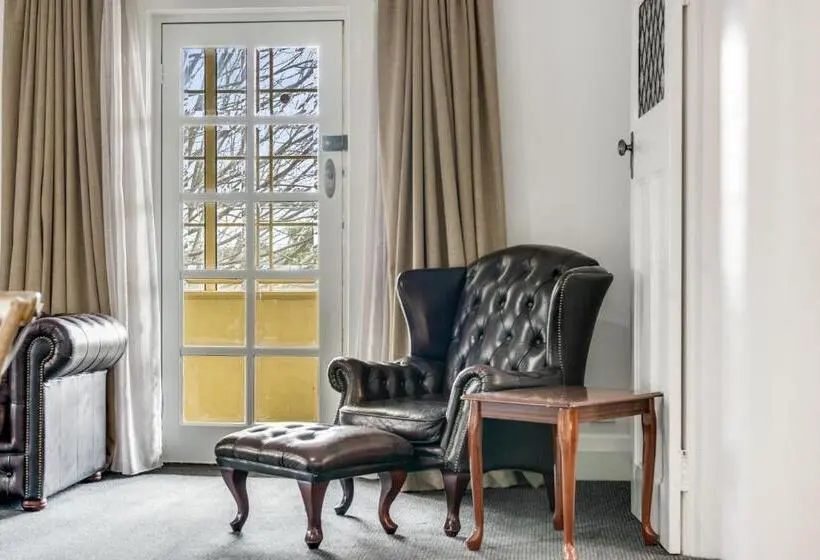 سوییت, Wyatt Guest House