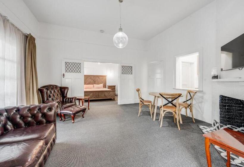 Люкс, Wyatt Guest House