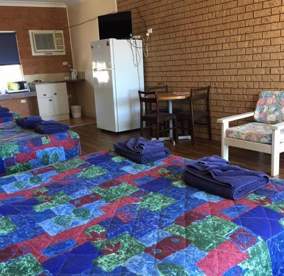חדר משפחתי, Coonamble Motel