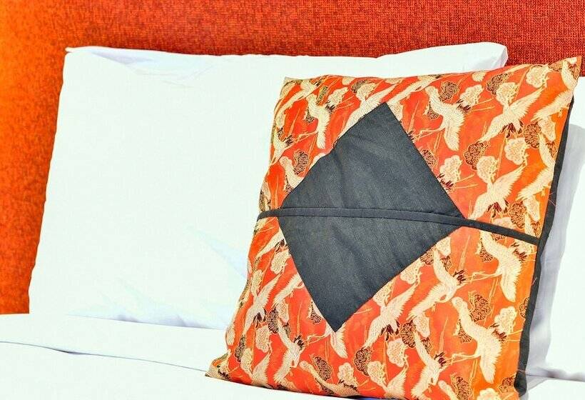 اتاق لوکس, Crossroads Ecomotel